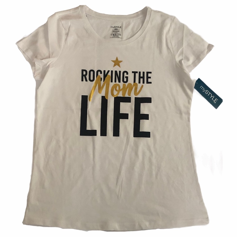 💛NWT “Rocking The Mom Life” Graphic Tee